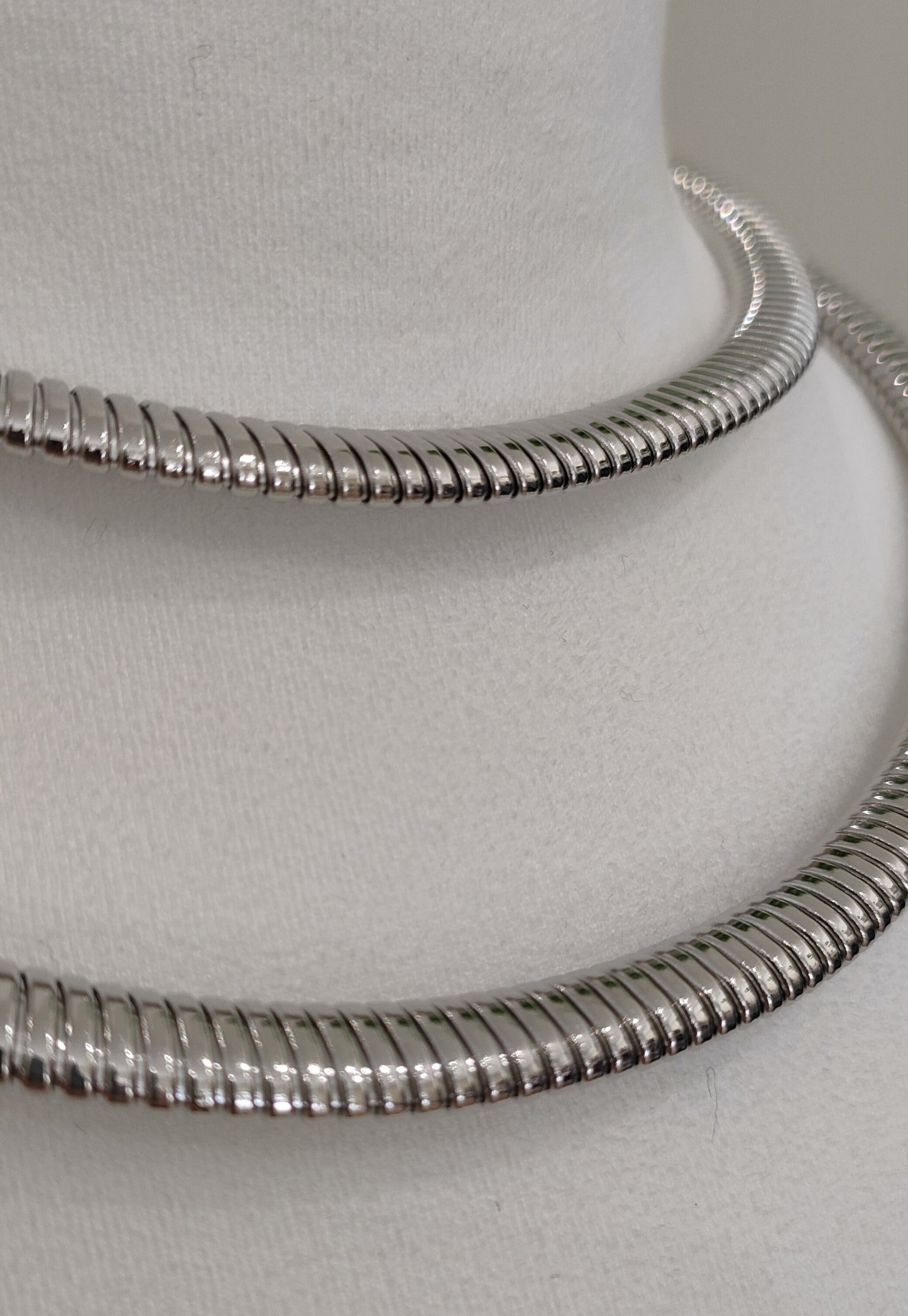Collana rigida doppia