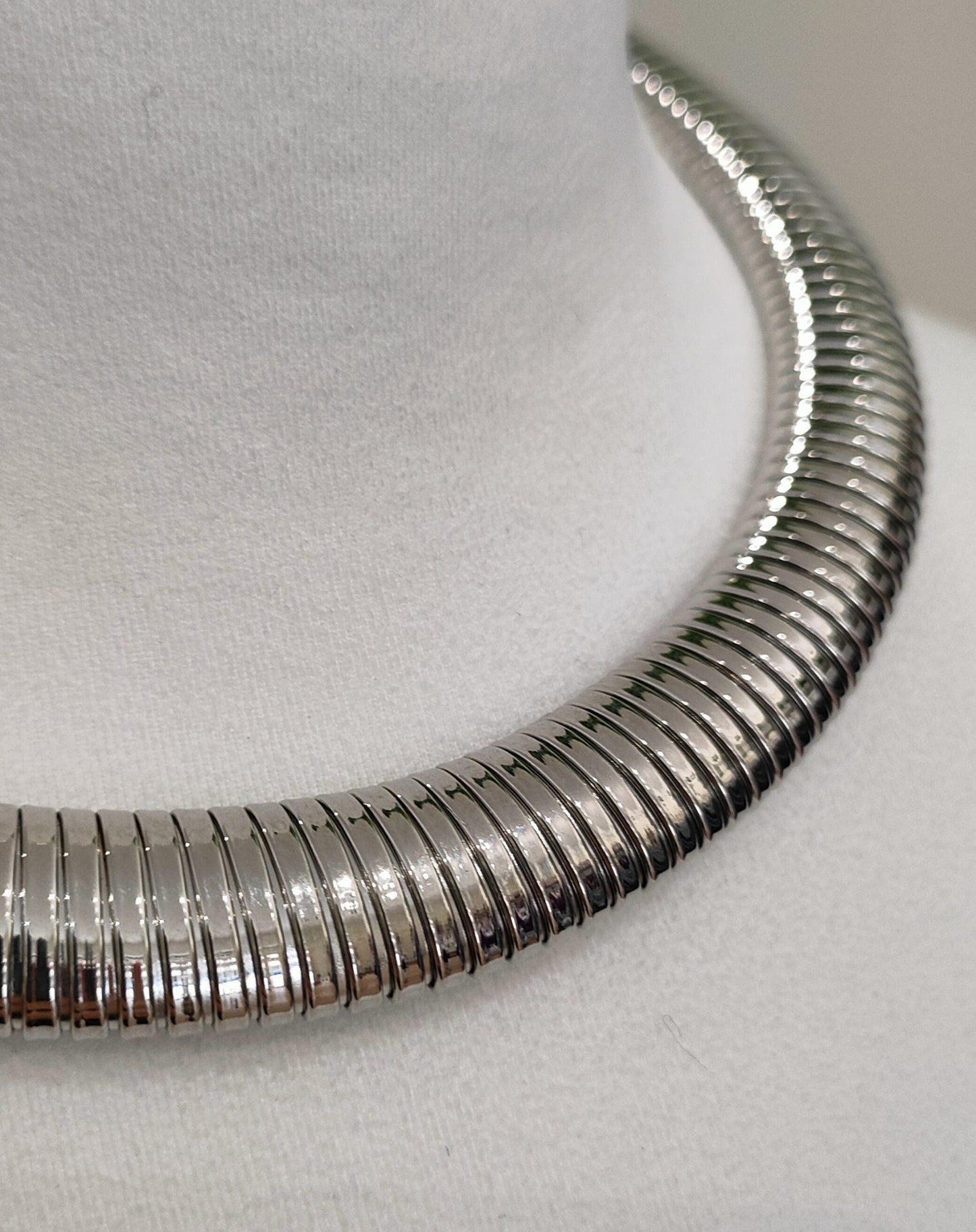 Collana rigida