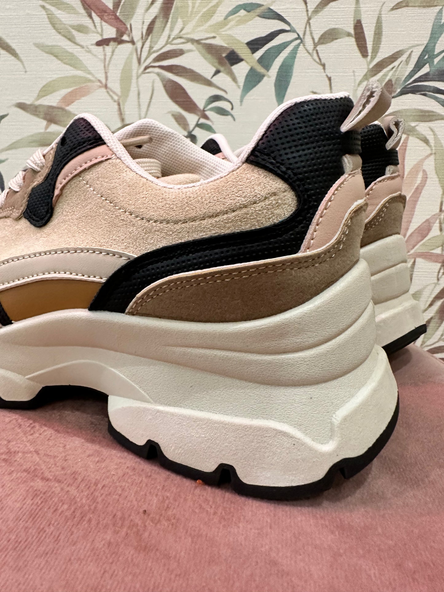 Sneakers Earth