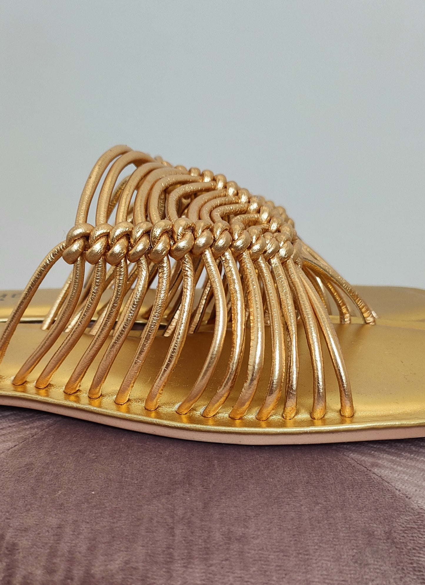 Sandalo intreccio oro