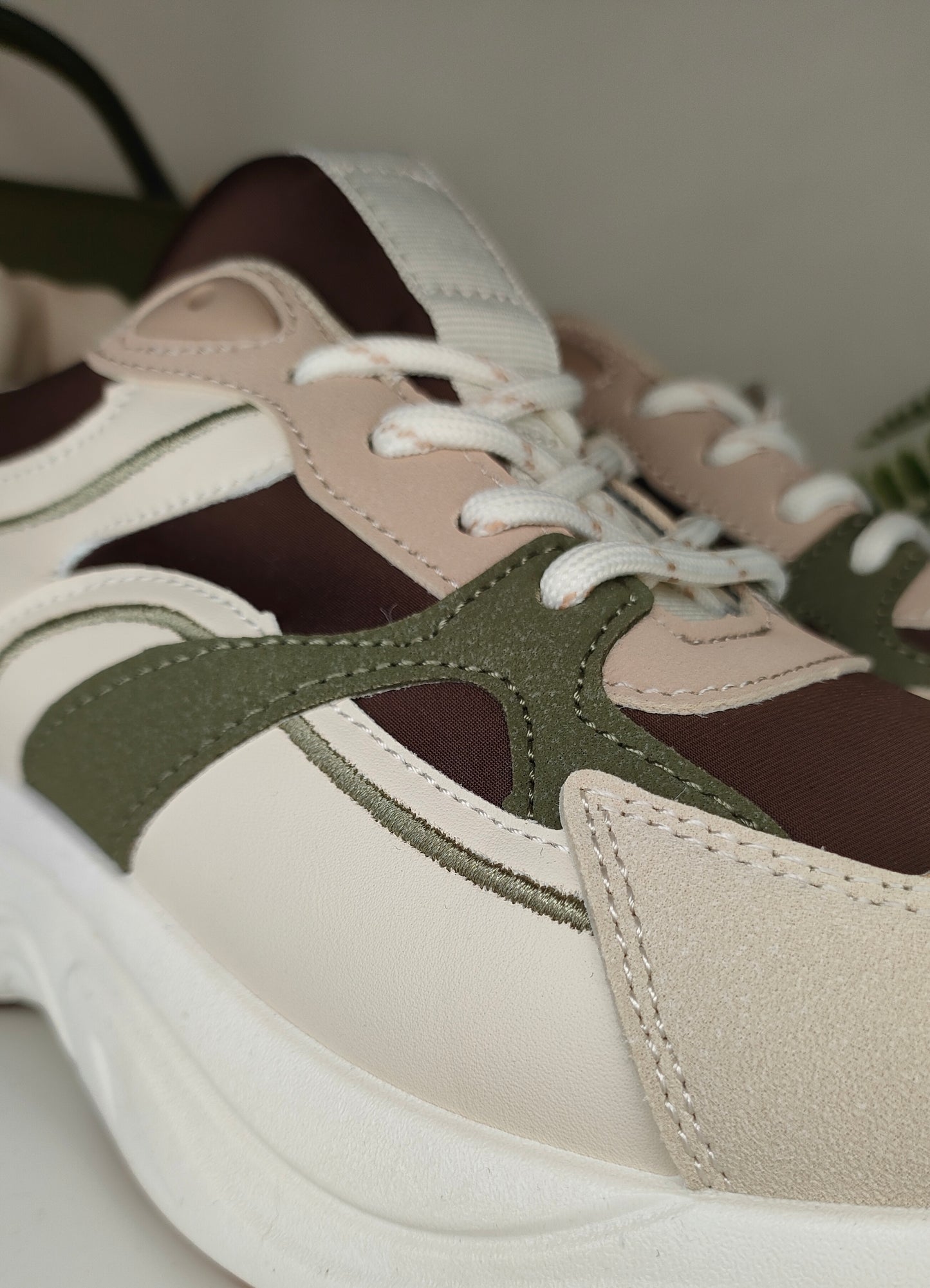 Sneakers green