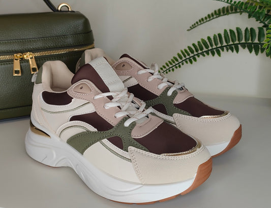 Sneakers green