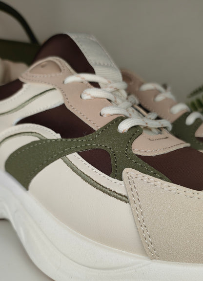 Sneakers green